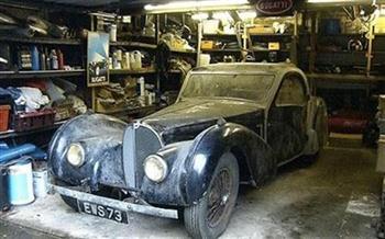 Siêu xe Bugatti phủ bụi trong nhà để xe giá 4,4 triệu USD