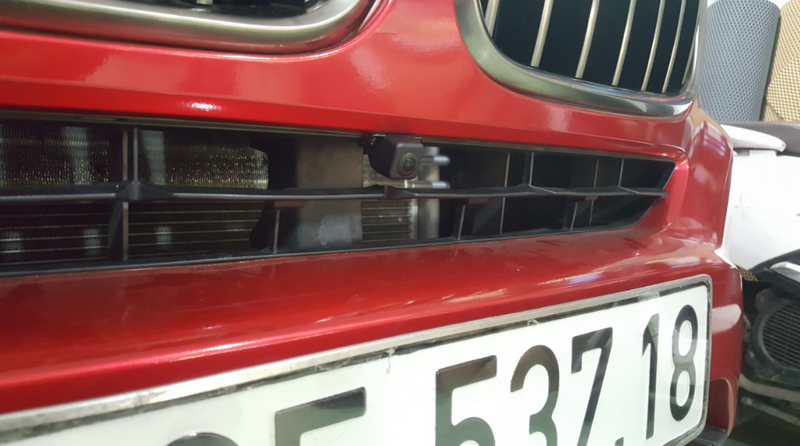 Vị trí lắp đặt mắt camera phía trước camera 360 độ ô tô cho xe BMW X6 
