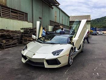 Thêm siêu xe Lamborghini Aventador Roadster tại Việt Nam