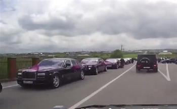 Cả trăm chiếc Rolls-Royce và Mercedes đi 