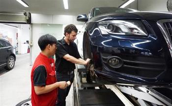 Chuyên gia kỹ thuật Audi toàn cầu kiểm tra xe tại Việt Nam