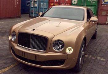 Xe siêu sang Bentley màu độc về Việt Nam