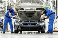 BMW i8 và dây chuyền sản xuất bằng robot