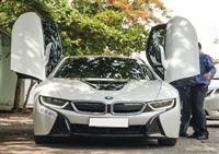 Siêu xe hybrid BMW i8 lăn bánh trên phố Sài Gòn