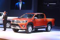 Toyota Hilux 2016 giá từ 693 triệu - tìm vị thế thị trường Việt